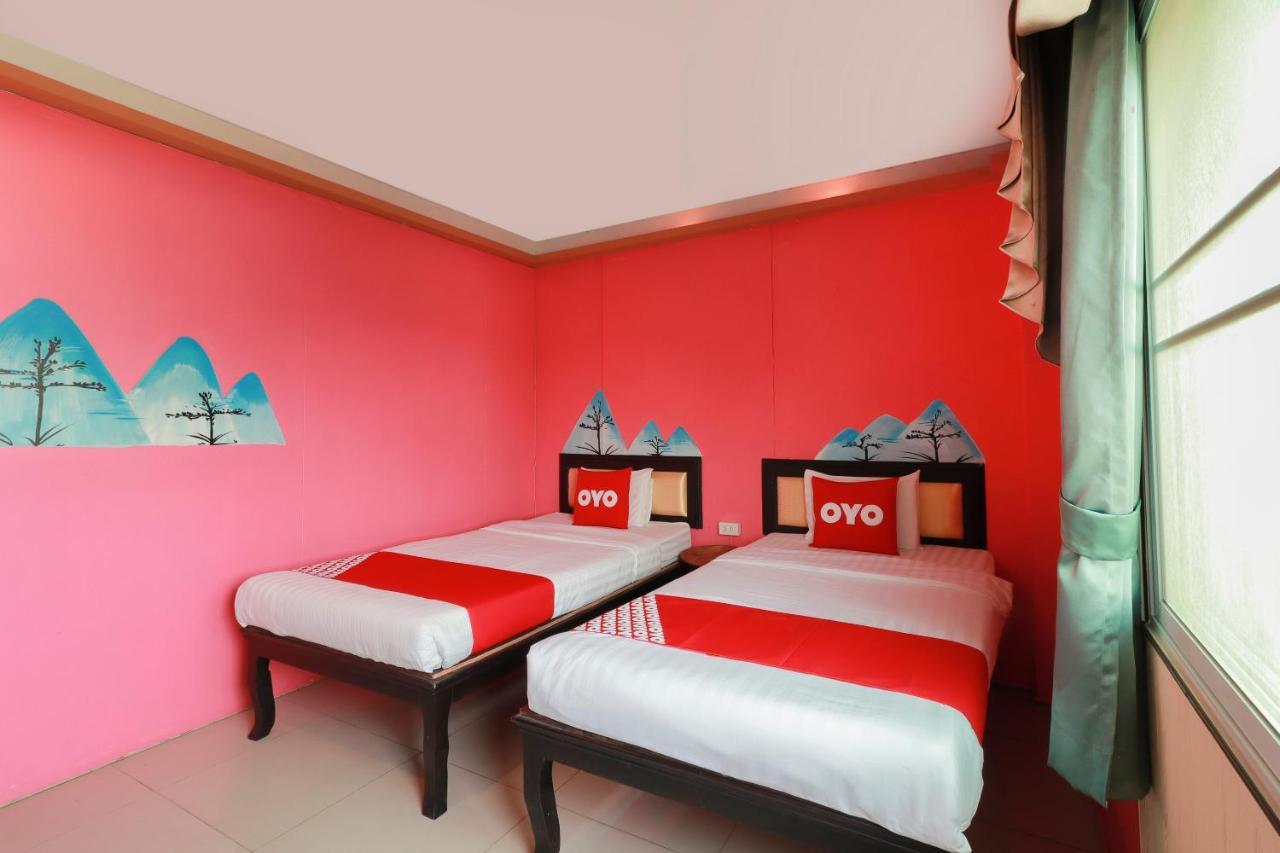 Oyo 768 First Station Hotel Chiang Mai Exterior photo